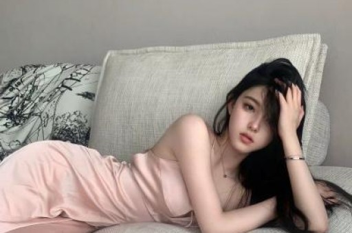 1天曝3大瓜！顶流女星签协议、约会激吻、知三当三各个炸裂